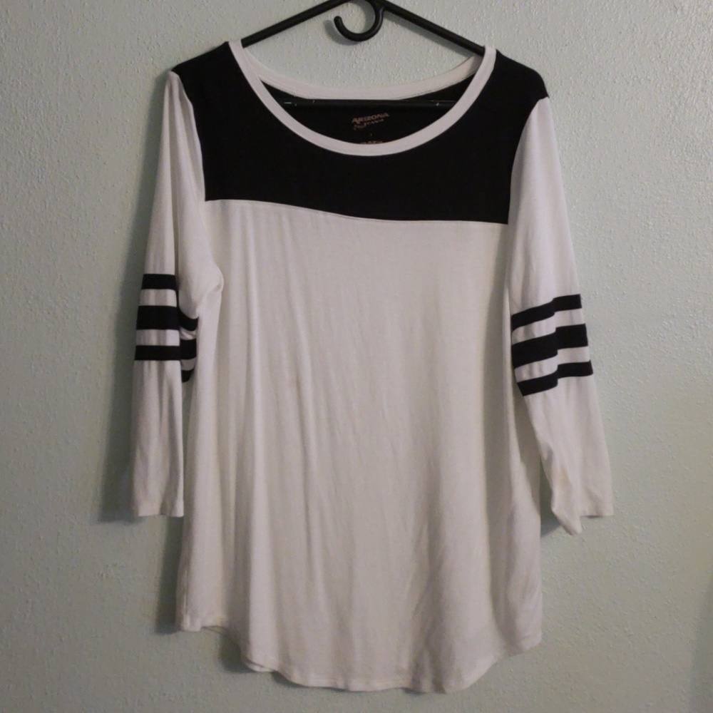 🍭Black and white top